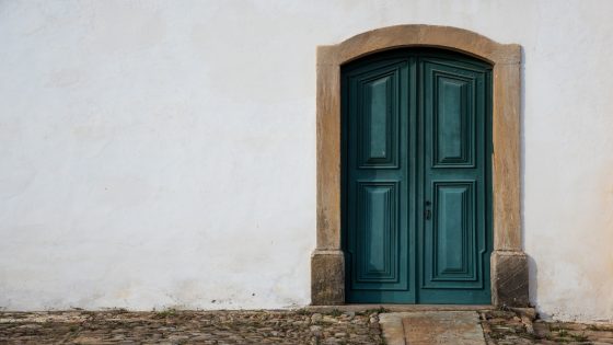 تفسير حلم صوت الباب رؤية طرق الباب في المنام