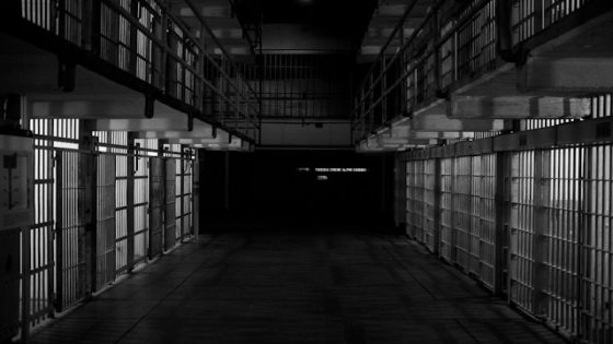 تفسير حلم الخروج أو الهروب من السجن في المنام