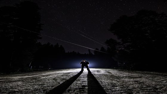 رؤية شخص ميت في المنام وهو حي للعزباء