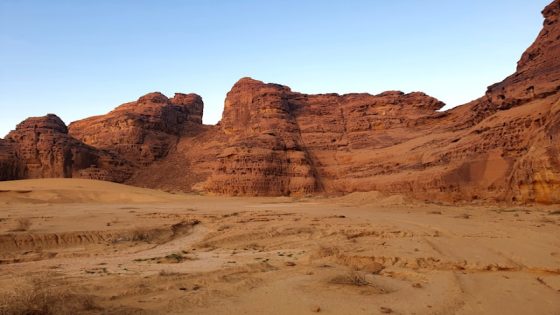 تفسير رؤية فج في الجبل في المنام