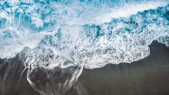 شاطئ بانتاي بوم Pantai Bum Beach؛ والأنشطة الترفيهية