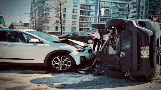 تفسير حلم حادث انقلاب سيارة لشخص آخر