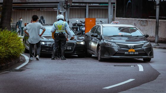 تفسير حلم حادث انقلاب سيارة لشخص آخر